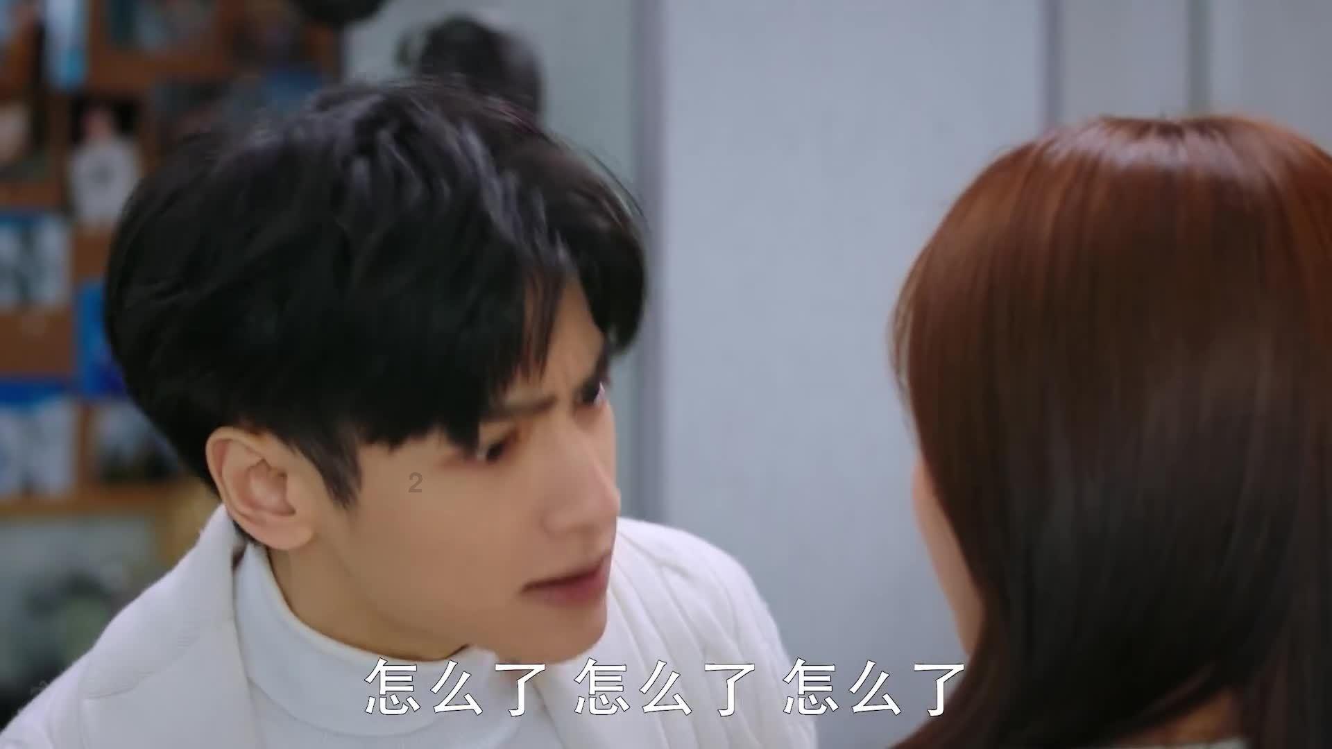 六合95后民警徒手夺刀勇救少女